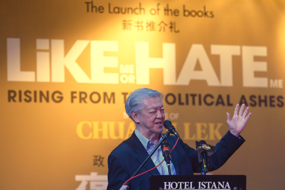 Tan Sri Dr Chua Soi Lek speaks during the official launch of his book u00e2u20acu02dcLike Me or Hate Meu00e2u20acu2122 in Kuala Lumpur October 21, 2018. u00e2u20acu201d Picture by Mukhriz Hazim