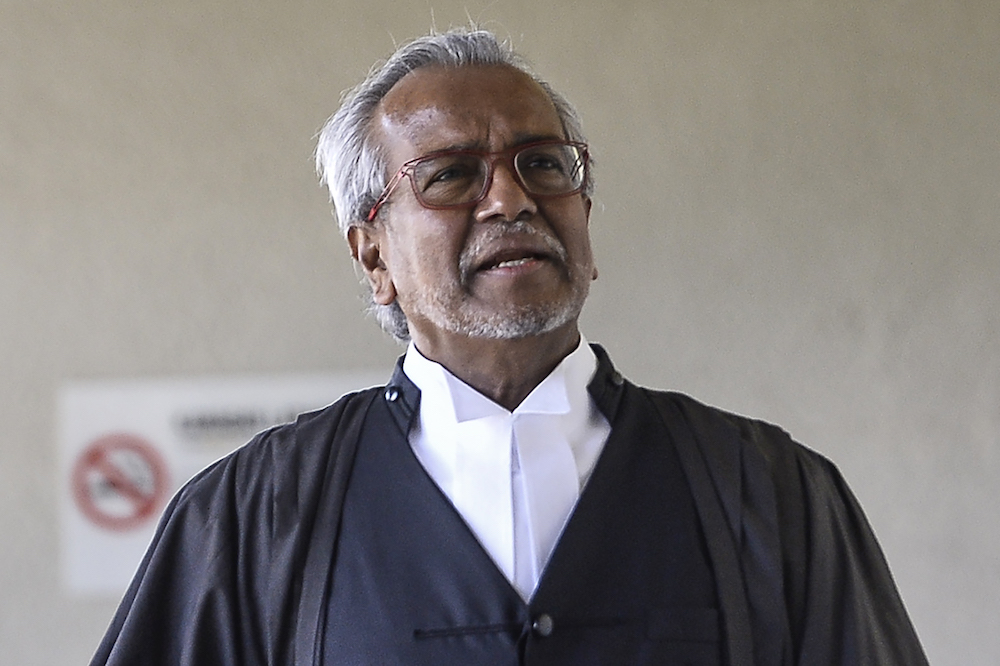 Defence lawyer Tan Sri Muhammad Shafee Abdullah arrives for Datuk Seri Najib Razaku00e2u20acu2122s SRC trial at the Kuala Lumpur High Court January 6, 2020. u00e2u20acu201d Picture by Miera Zulyana